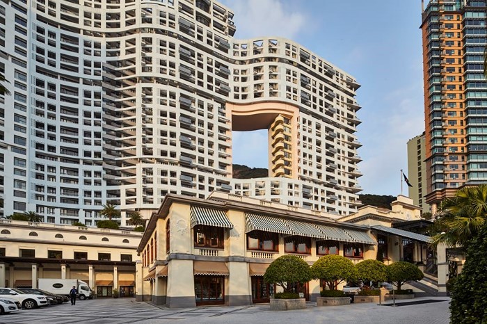 Một công trình kiến trúc tại Hồng Kông được thiết kế với một khe hở ở trung tâm nhằm mang lại nguồn sáng tự nhiên và lưu thông không khí.